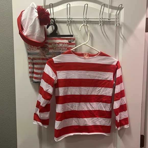 Where’s Waldo shirt & hat - Picture 2 of 7